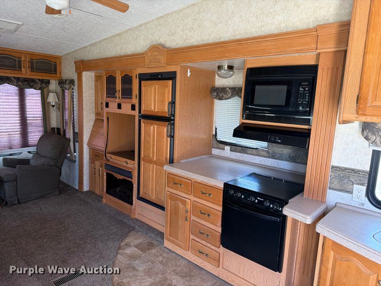 image for item FM7599 2005 Keystone camper