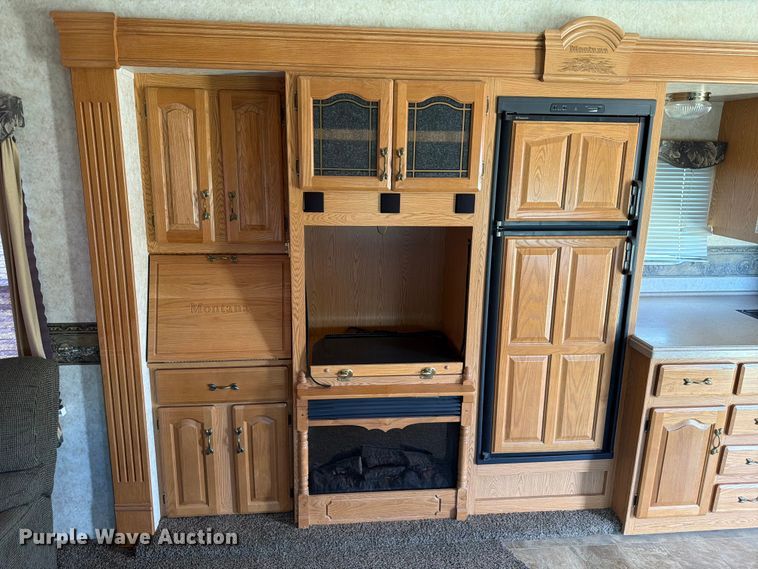 image for item FM7599 2005 Keystone camper