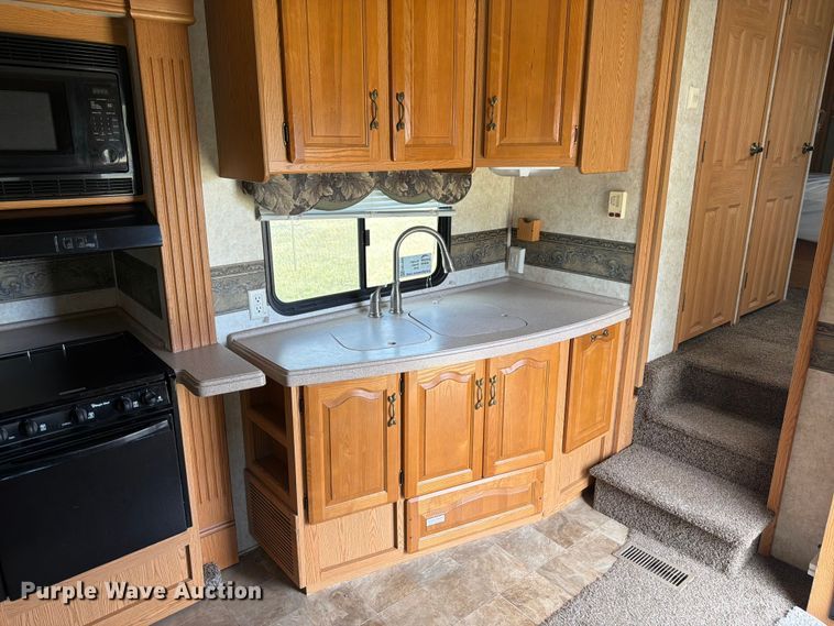 image for item FM7599 2005 Keystone camper