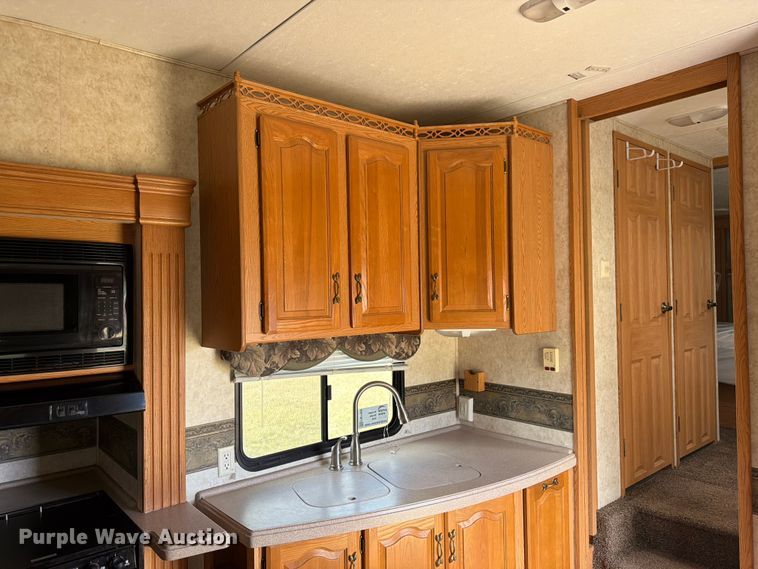 image for item FM7599 2005 Keystone camper