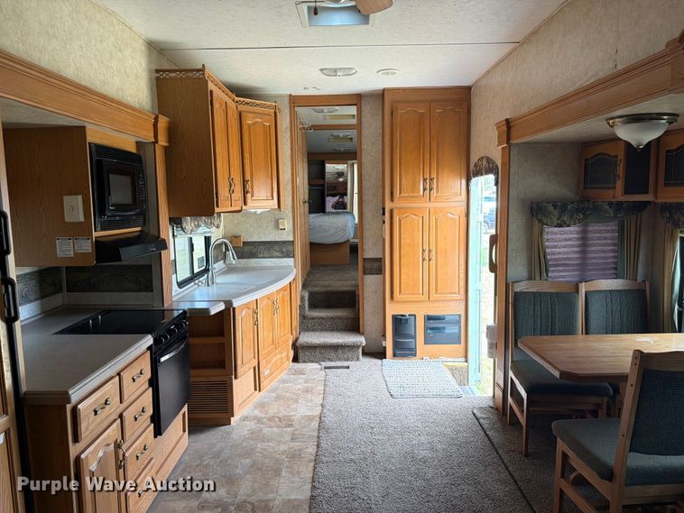 image for item FM7599 2005 Keystone camper