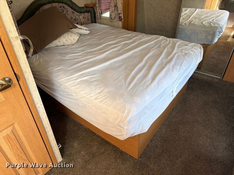 image for item FM7599 2005 Keystone camper