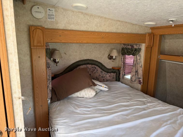 image for item FM7599 2005 Keystone camper