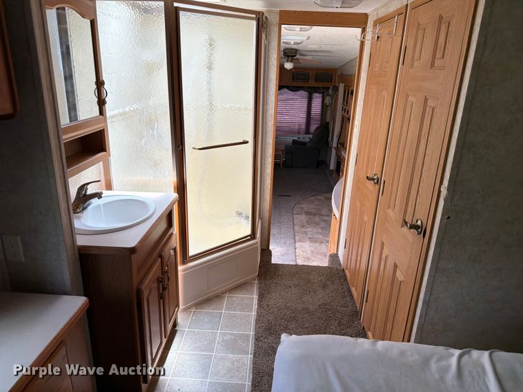 image for item FM7599 2005 Keystone camper