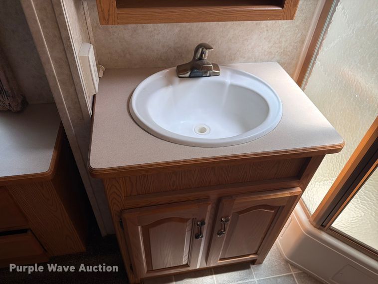 image for item FM7599 2005 Keystone camper
