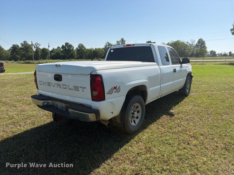 image for item FN2524 2006 Chevrolet Silverado Ext. Cab pickup truck