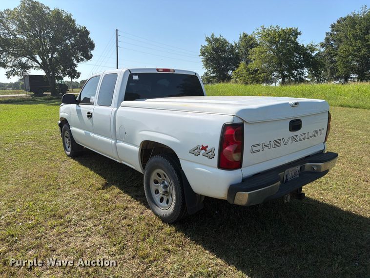 image for item FN2524 2006 Chevrolet Silverado Ext. Cab pickup truck