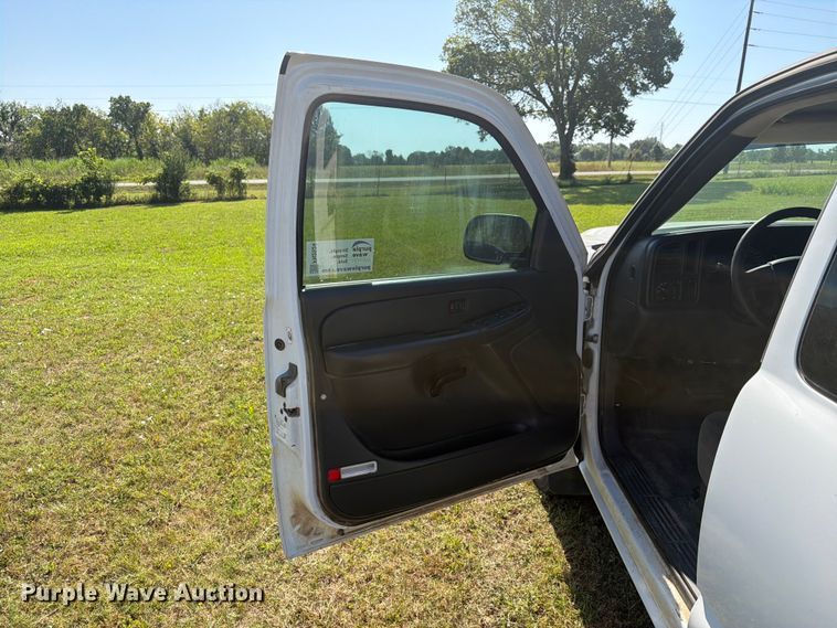 image for item FN2524 2006 Chevrolet Silverado Ext. Cab pickup truck
