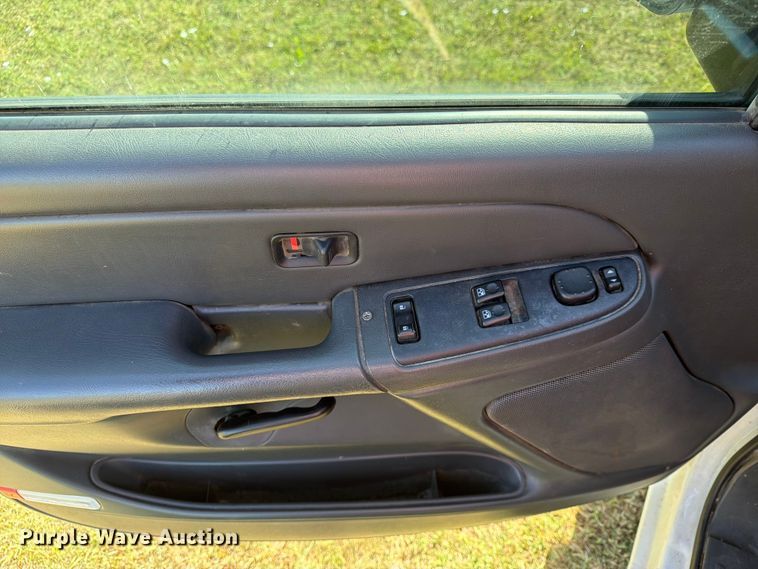 image for item FN2524 2006 Chevrolet Silverado Ext. Cab pickup truck