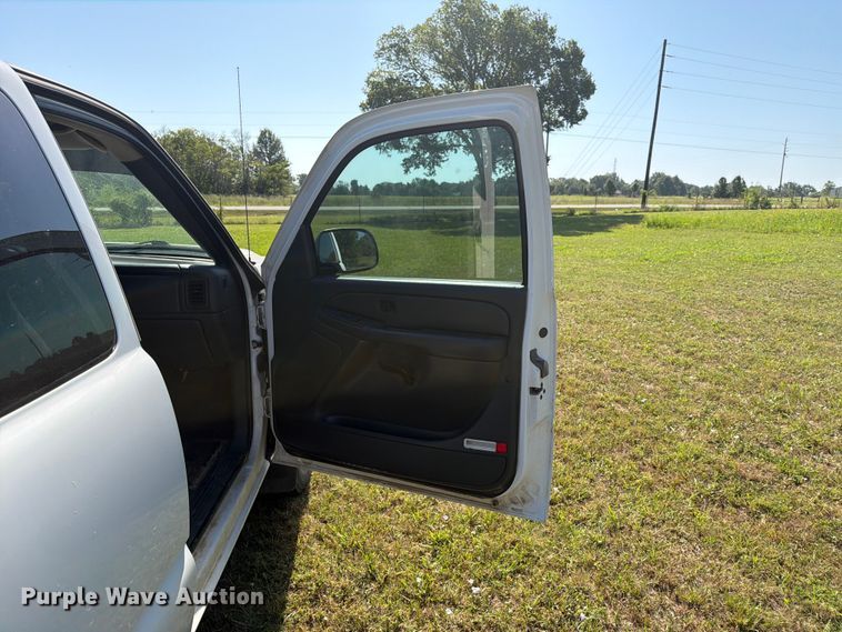 image for item FN2524 2006 Chevrolet Silverado Ext. Cab pickup truck
