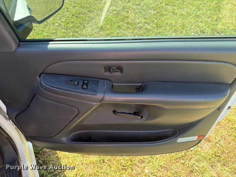 image for item FN2524 2006 Chevrolet Silverado Ext. Cab pickup truck
