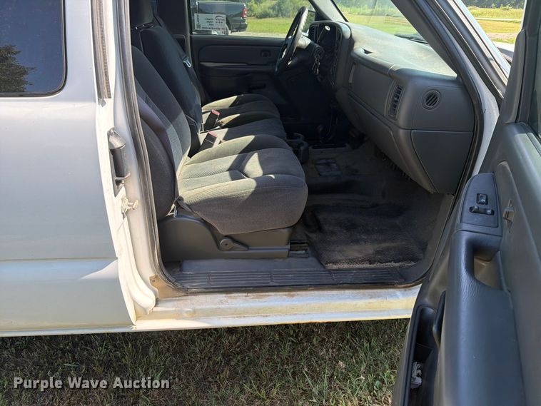 image for item FN2524 2006 Chevrolet Silverado Ext. Cab pickup truck
