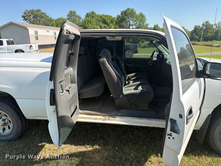 image for item FN2524 2006 Chevrolet Silverado Ext. Cab pickup truck