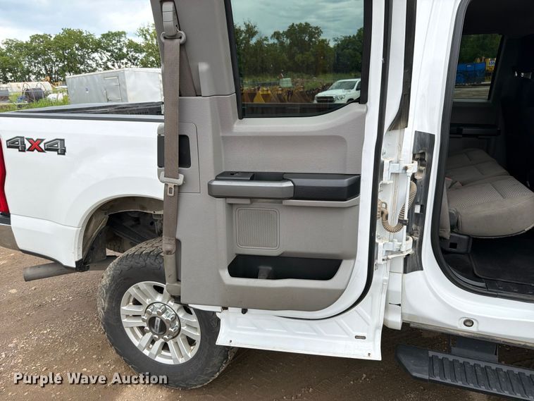 image for item FN5778 2018 Ford F250 Super Duty XLT Ext. Cab pickup truck