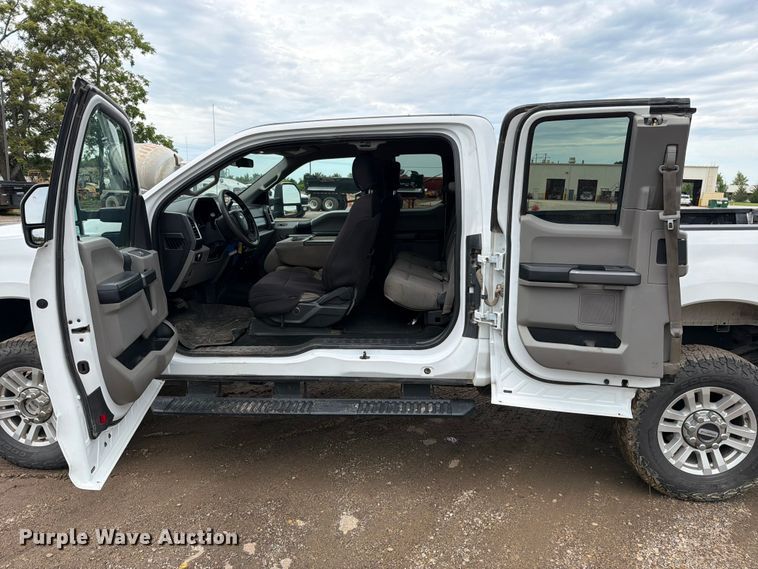 image for item FN5778 2018 Ford F250 Super Duty XLT Ext. Cab pickup truck