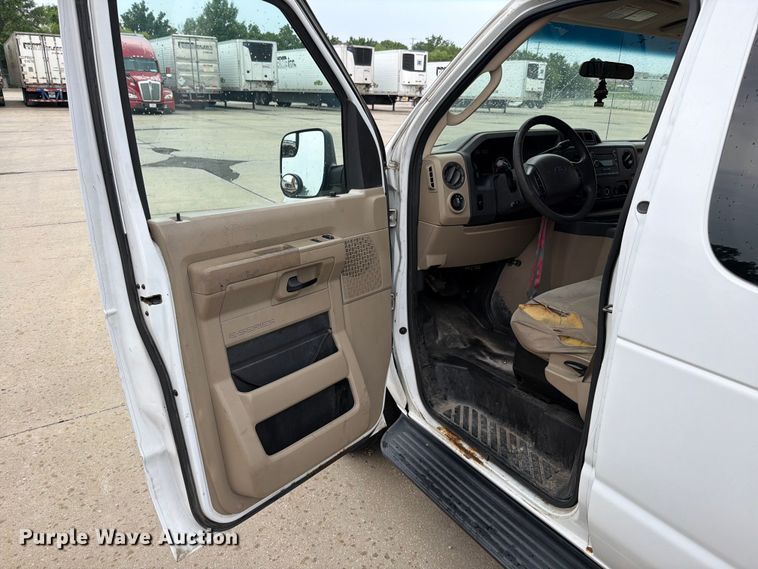 image for item FN5779 2012 Ford E350 Super Duty 