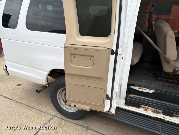 image for item FN5779 2012 Ford E350 Super Duty 