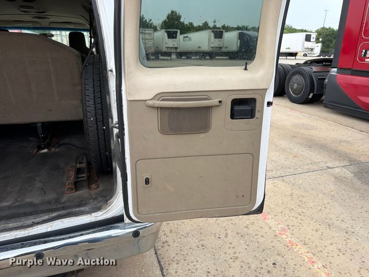 image for item FN5779 2012 Ford E350 Super Duty 