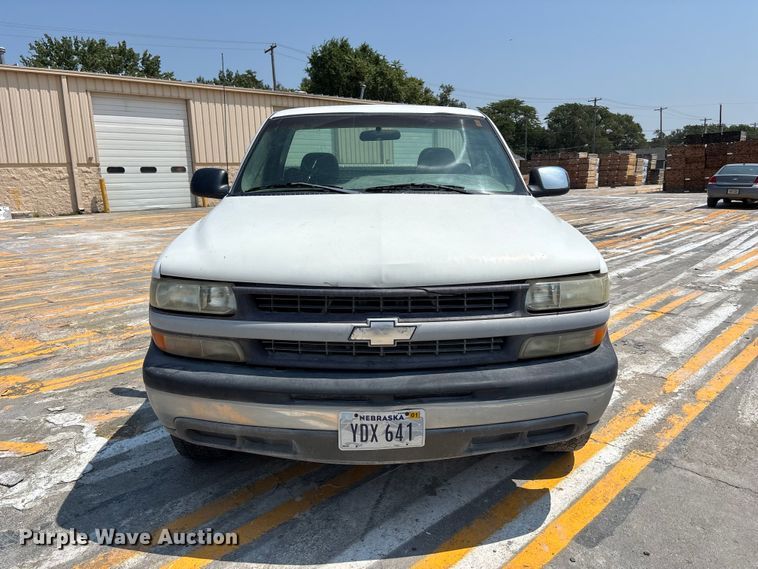 image for item FP3004 2001 Chevrolet Silverado 2500 pickup truck