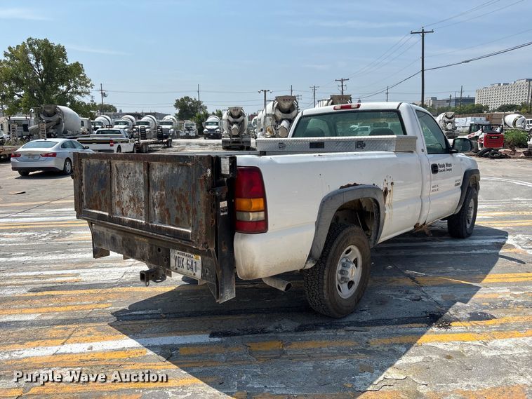 image for item FP3004 2001 Chevrolet Silverado 2500 pickup truck