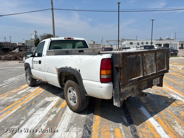 image for item FP3004 2001 Chevrolet Silverado 2500 pickup truck