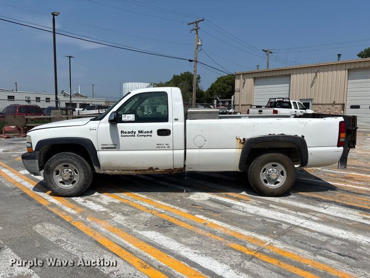 image for item FP3004 2001 Chevrolet Silverado 2500 pickup truck