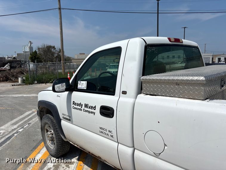 image for item FP3004 2001 Chevrolet Silverado 2500 pickup truck