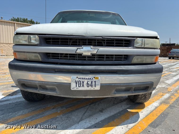 image for item FP3004 2001 Chevrolet Silverado 2500 pickup truck