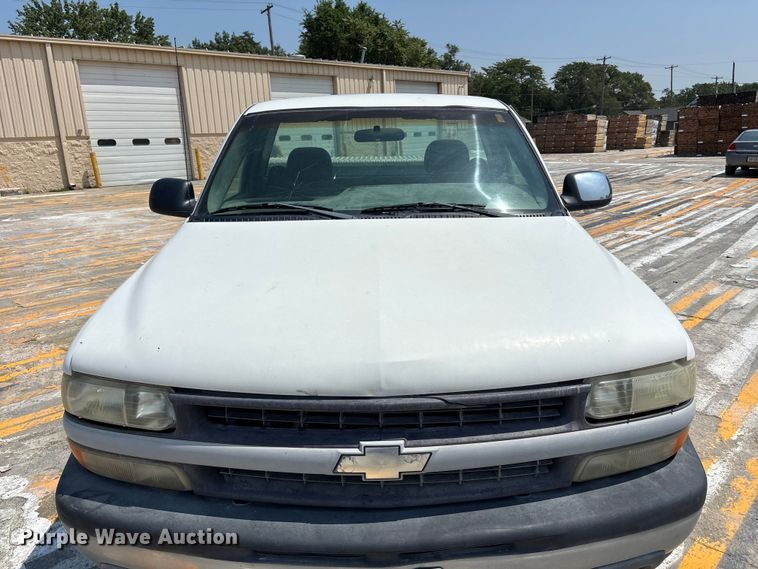image for item FP3004 2001 Chevrolet Silverado 2500 pickup truck
