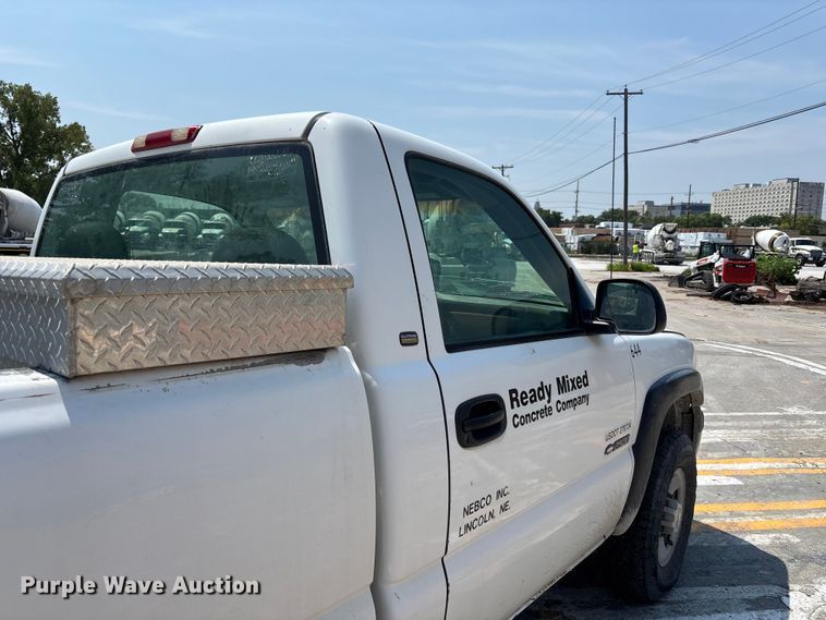 image for item FP3004 2001 Chevrolet Silverado 2500 pickup truck