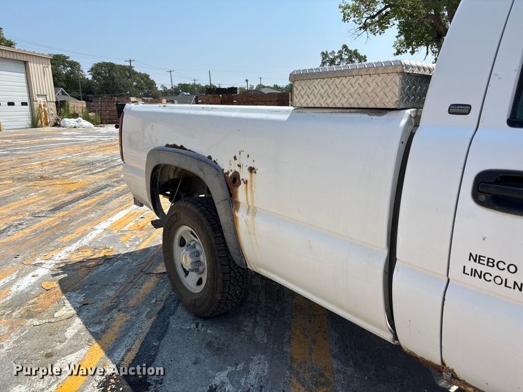 image for item FP3004 2001 Chevrolet Silverado 2500 pickup truck