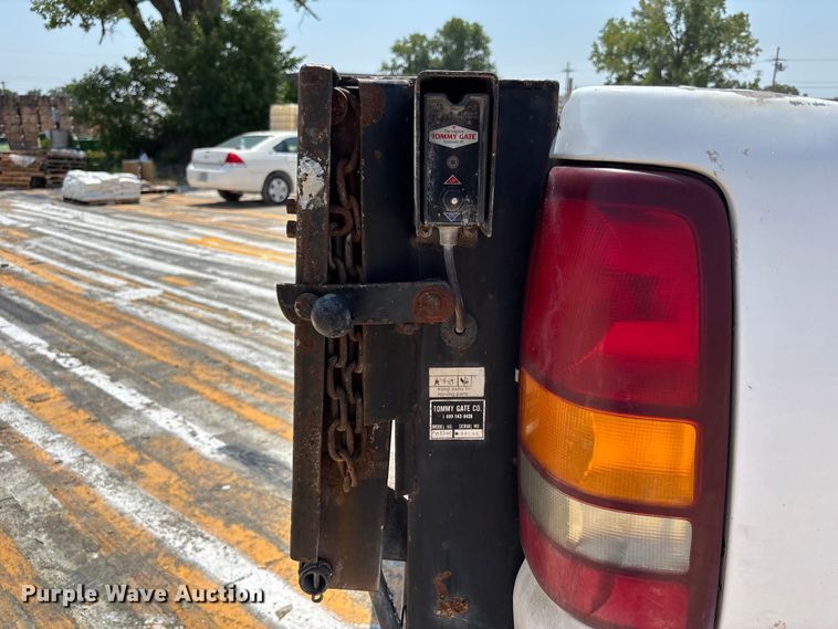 image for item FP3004 2001 Chevrolet Silverado 2500 pickup truck
