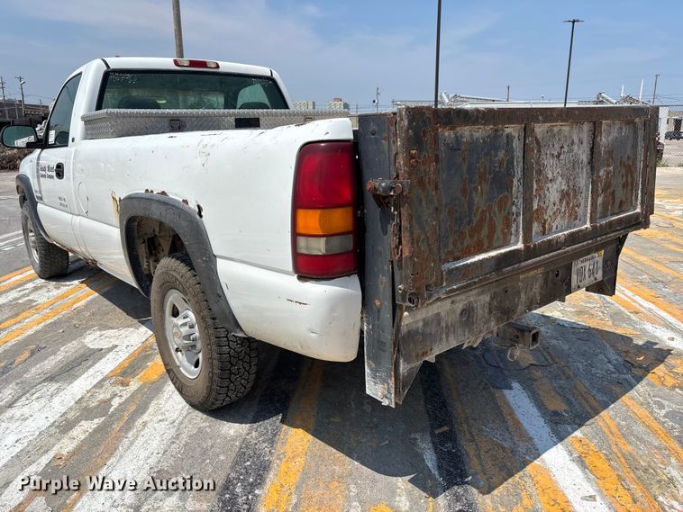 image for item FP3004 2001 Chevrolet Silverado 2500 pickup truck