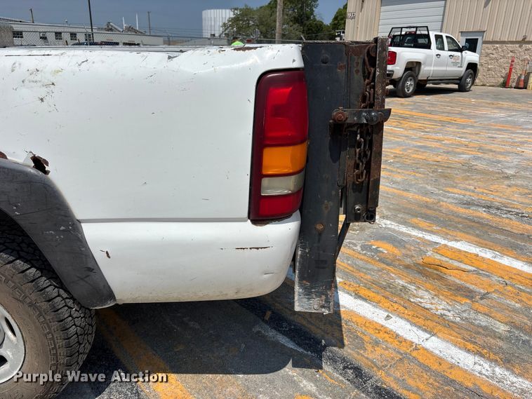 image for item FP3004 2001 Chevrolet Silverado 2500 pickup truck