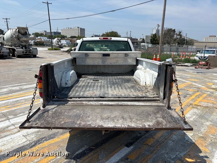 image for item FP3004 2001 Chevrolet Silverado 2500 pickup truck