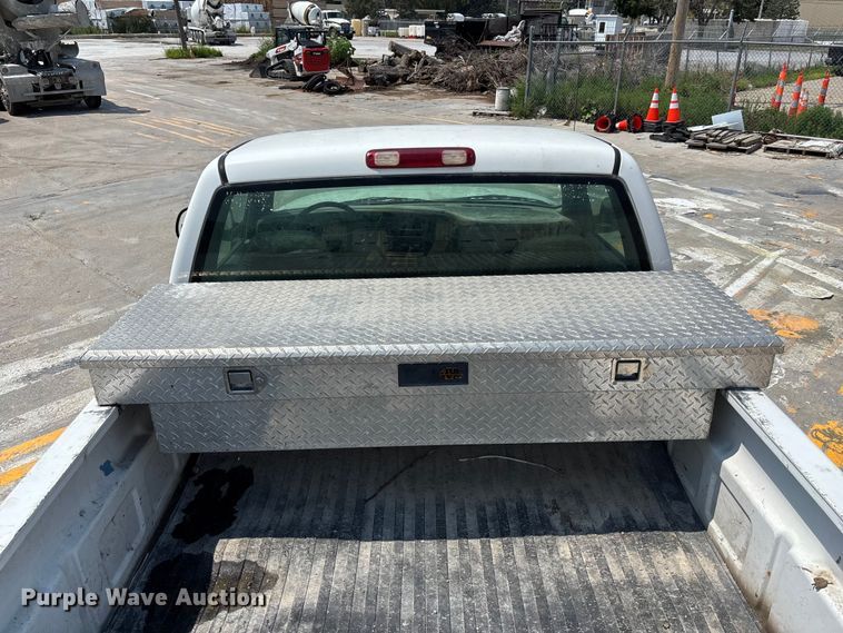 image for item FP3004 2001 Chevrolet Silverado 2500 pickup truck