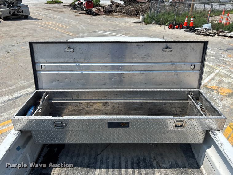 image for item FP3004 2001 Chevrolet Silverado 2500 pickup truck