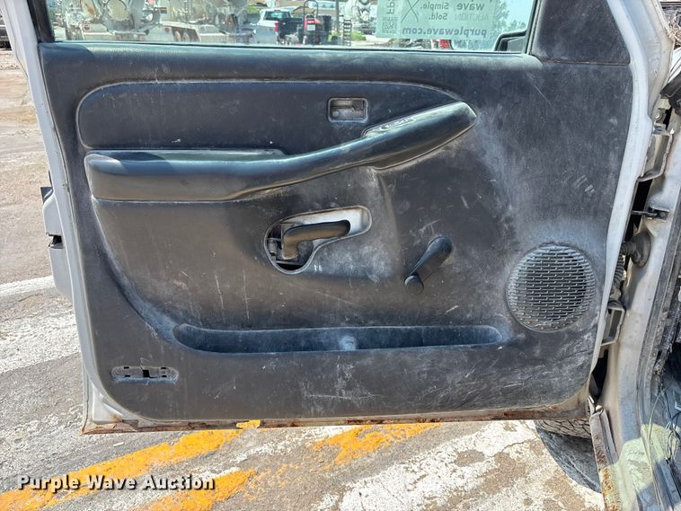 image for item FP3004 2001 Chevrolet Silverado 2500 pickup truck