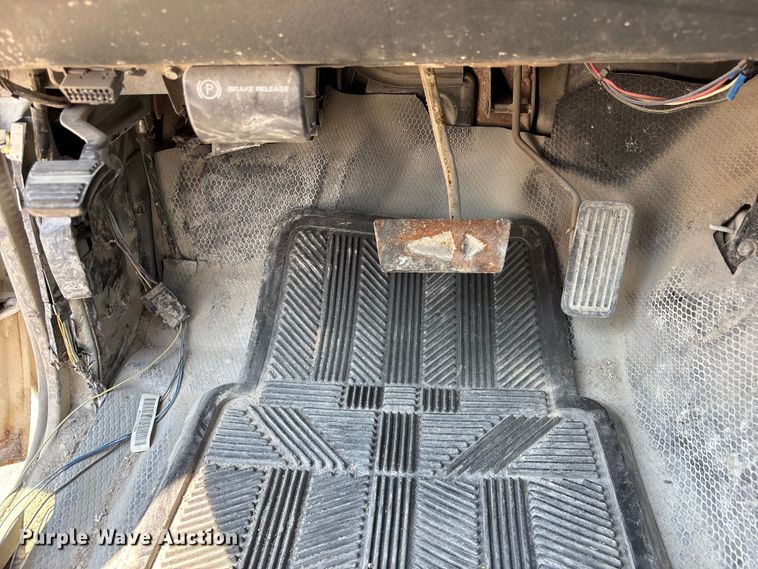 image for item FP3004 2001 Chevrolet Silverado 2500 pickup truck