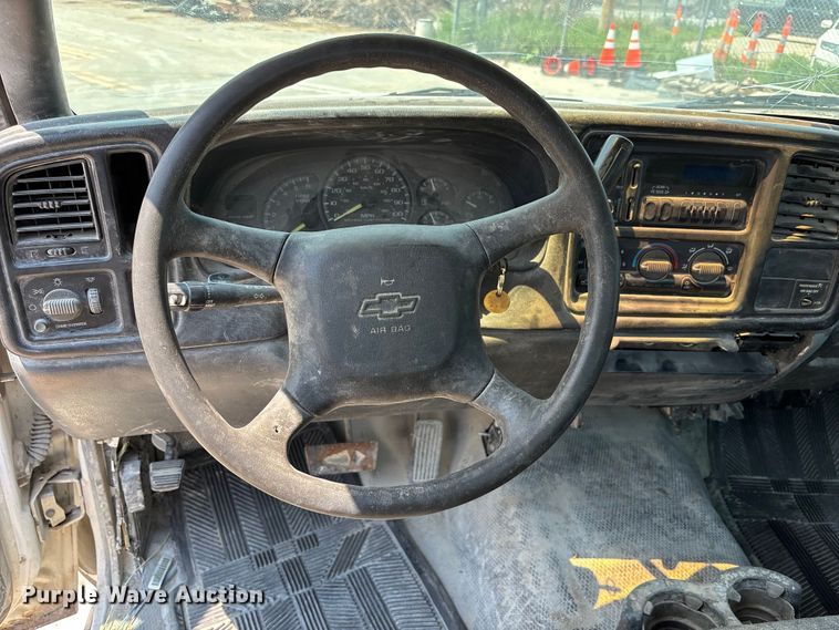 image for item FP3004 2001 Chevrolet Silverado 2500 pickup truck
