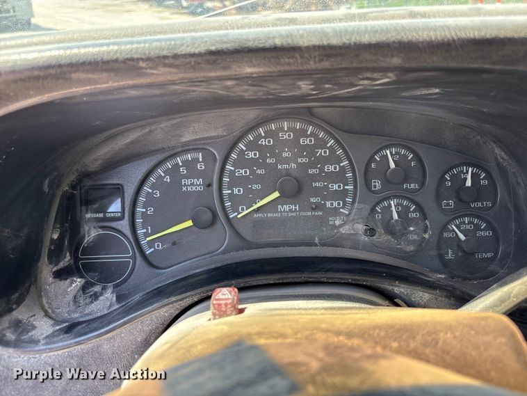 image for item FP3004 2001 Chevrolet Silverado 2500 pickup truck