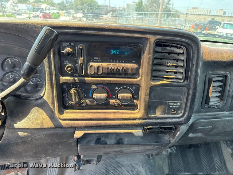 image for item FP3004 2001 Chevrolet Silverado 2500 pickup truck