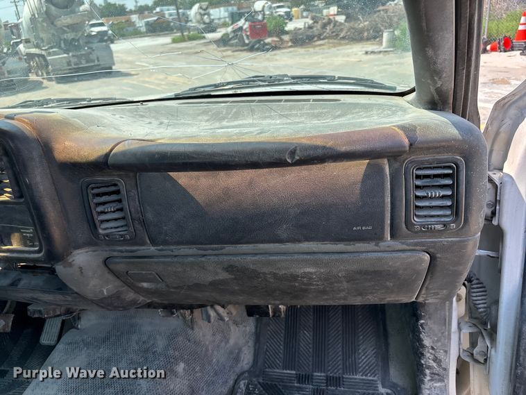 image for item FP3004 2001 Chevrolet Silverado 2500 pickup truck