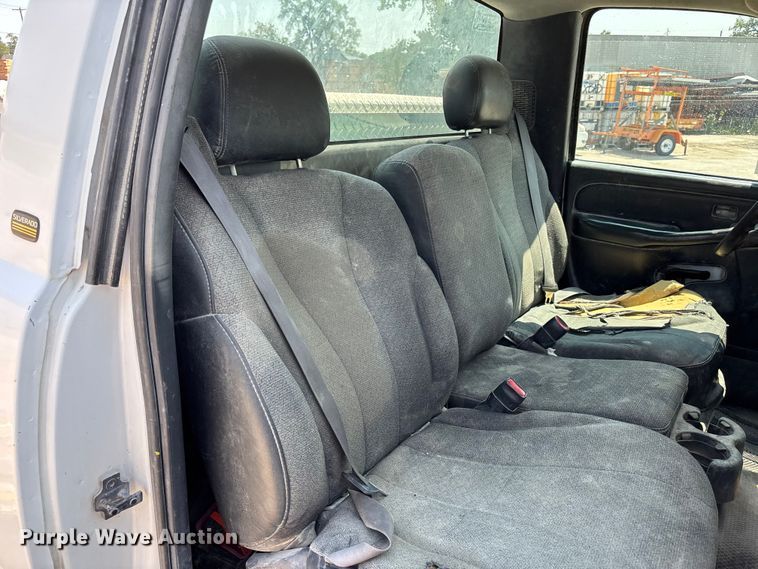 image for item FP3004 2001 Chevrolet Silverado 2500 pickup truck