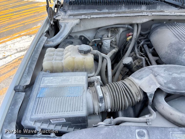 image for item FP3004 2001 Chevrolet Silverado 2500 pickup truck