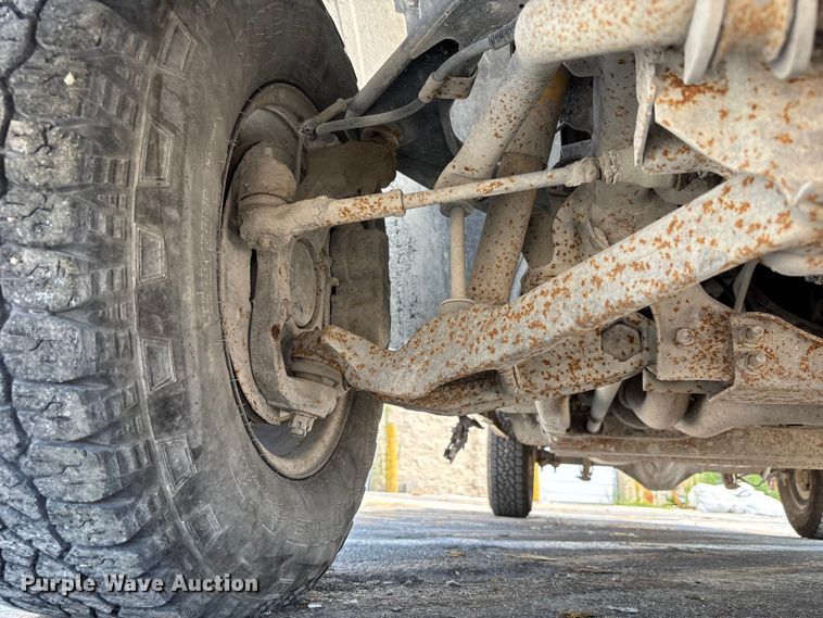 image for item FP3004 2001 Chevrolet Silverado 2500 pickup truck