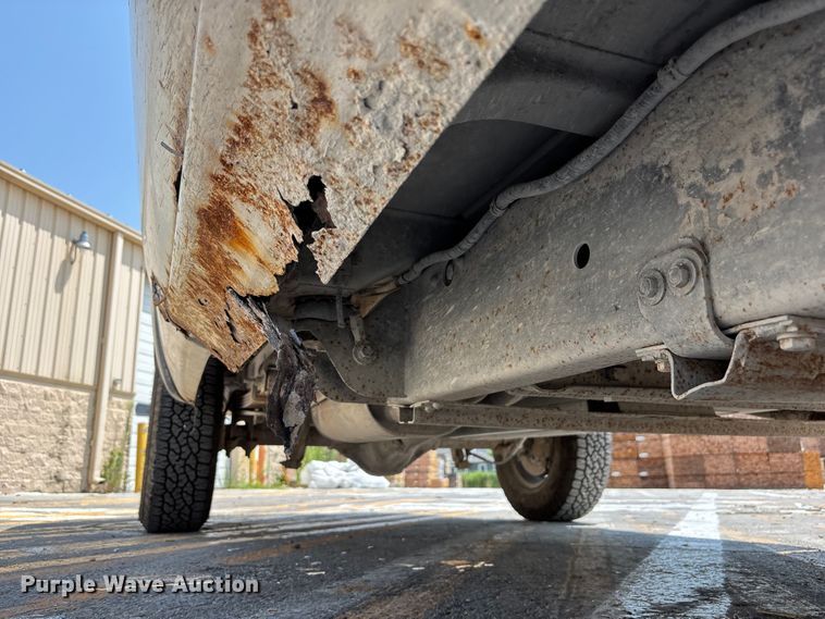 image for item FP3004 2001 Chevrolet Silverado 2500 pickup truck