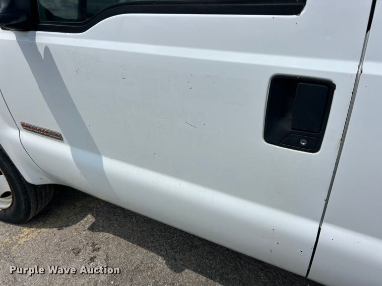 image for item FT6095 2003 Ford F450 Super Duty XL Crew Cab dump flatbed truck
