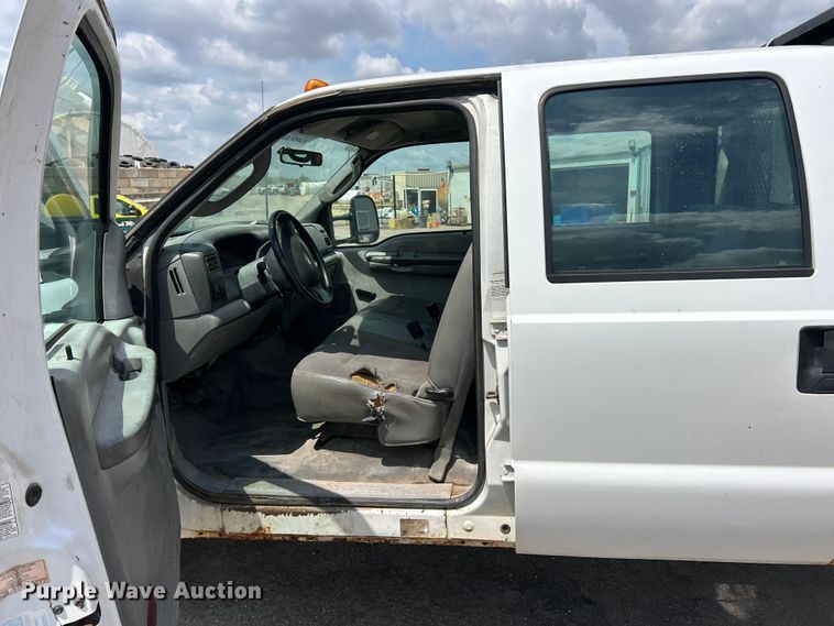 image for item FT6095 2003 Ford F450 Super Duty XL Crew Cab dump flatbed truck