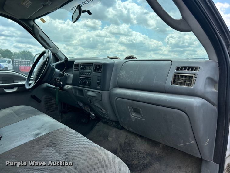 image for item FT6095 2003 Ford F450 Super Duty XL Crew Cab dump flatbed truck